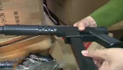 2.000 khẩu súng đồ chơi bạo lực bị thu giữ